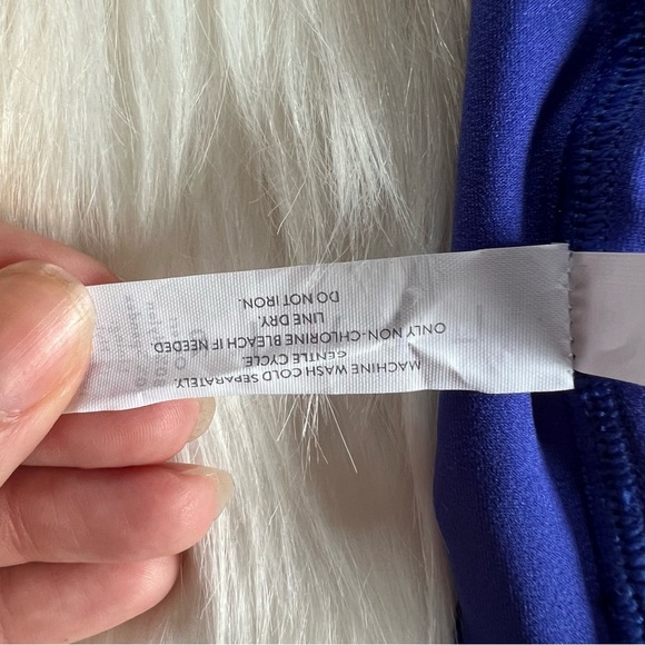 Livi Activewear Sport Bra Blue Floral Low Impact - Picture 6 of 6